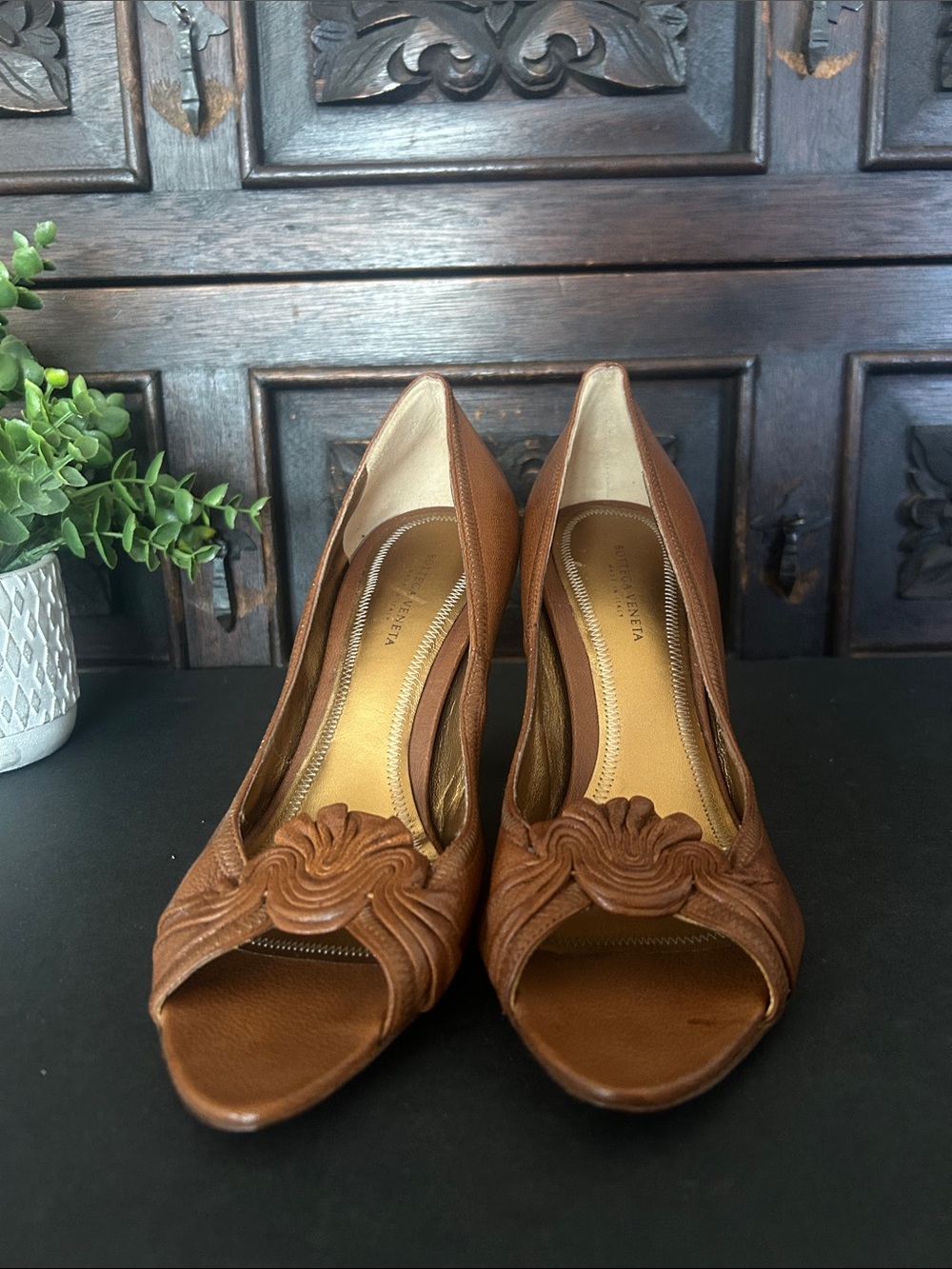 Bottega Veneta Brown Leather Peep-Toe Heels with Knot Detail - Picture 4 of 15
